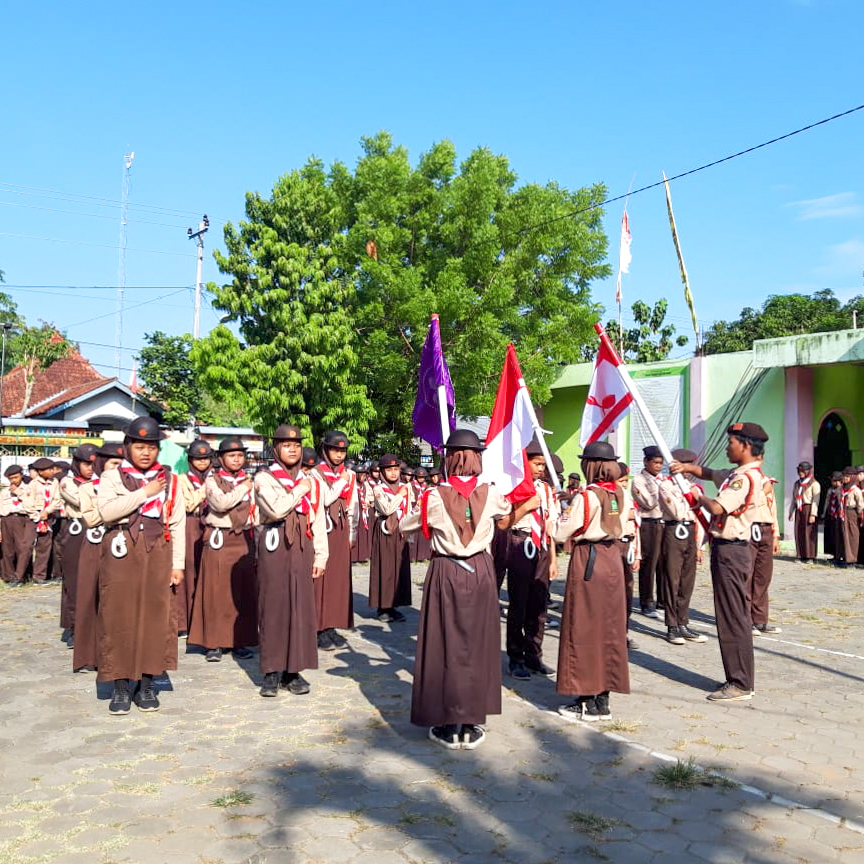 Bentuk Karakter Tangguh dan Mandiri, Siswa MTs Nurul Ulum Kesuben Semangat Ikuti Ekstrakurikuler Pramuka
